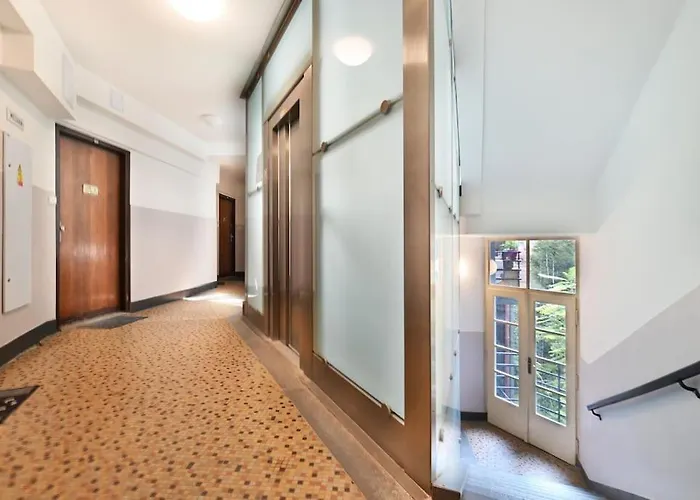 Smart & Luxury Old Town Apartment